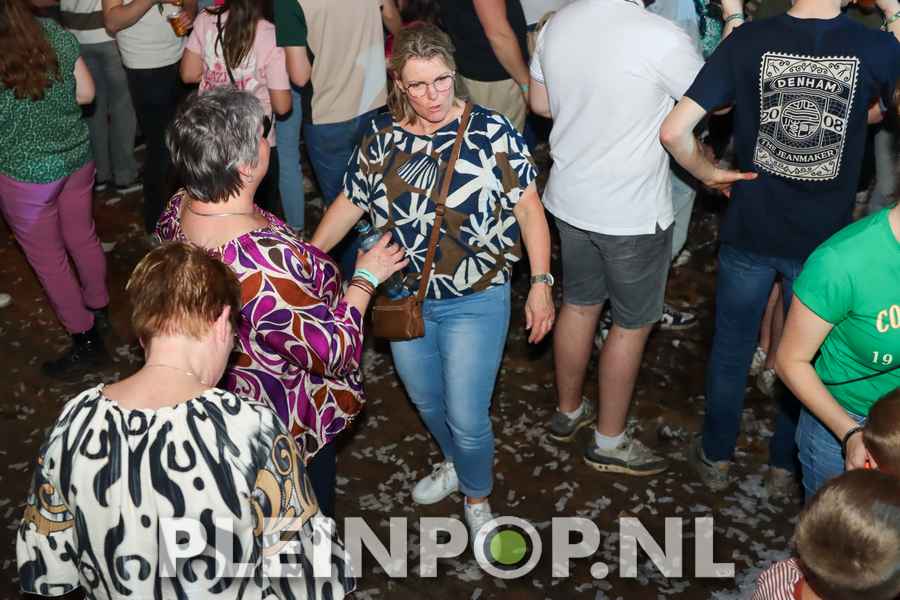 Publiek    Bezoekers (157)